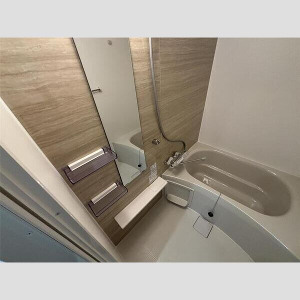 エメルミナ豊中岡町の浴室