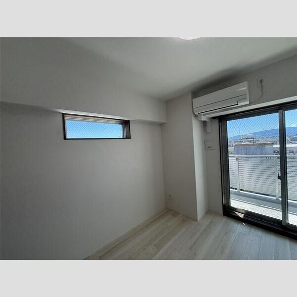 エメルミナ豊中岡町の居間・リビング