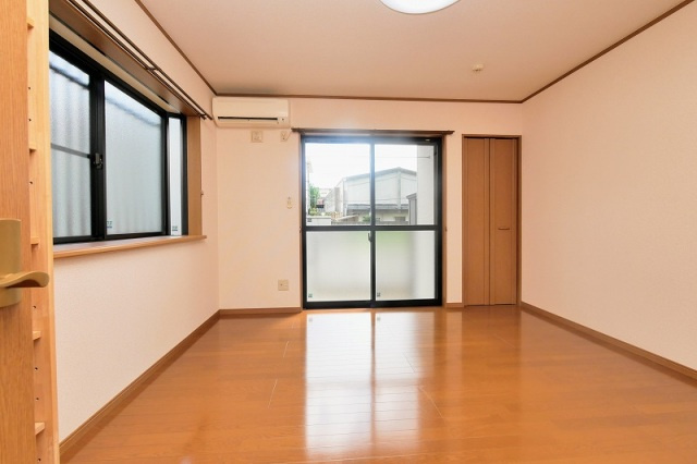 メゾンソレイユB棟の寝室