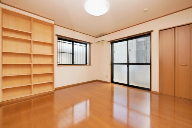 メゾンソレイユB棟の居間・リビング