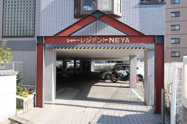 シャトーレジデント寝屋のエントランス