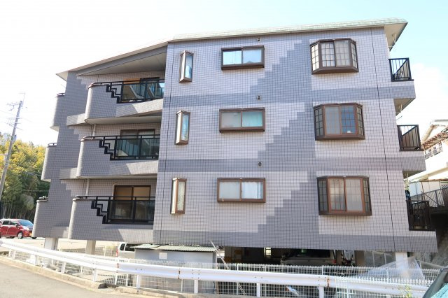 シャトーレジデント寝屋の外観