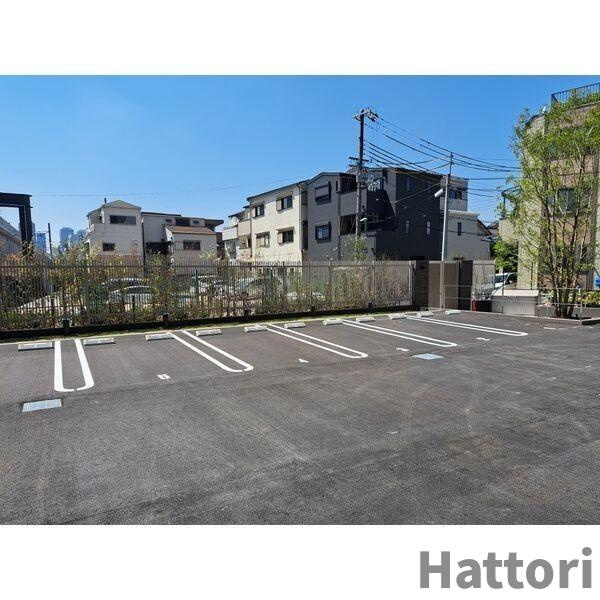 スプランディッド京橋EASTの駐車場