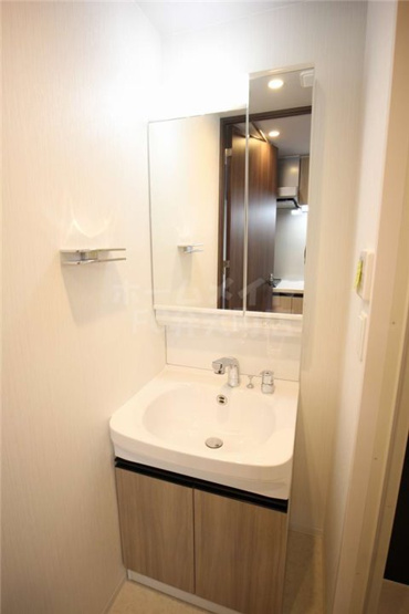 【洗面所】 | レジュールアッシュアーバンフロー | 明るい洗面所です