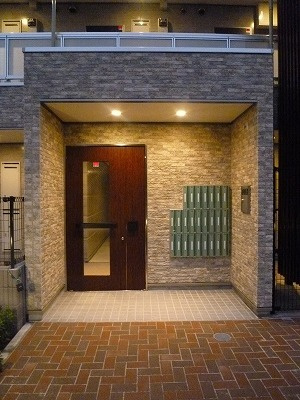 リブリ・アニヴェルセルのエントランス|清潔なエントランスです