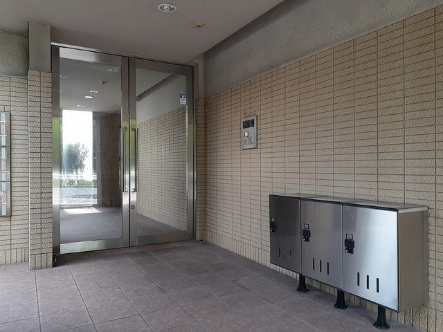 アベニュー美園のエントランス