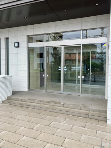 ベルドゥムール草加金明通りのエントランス