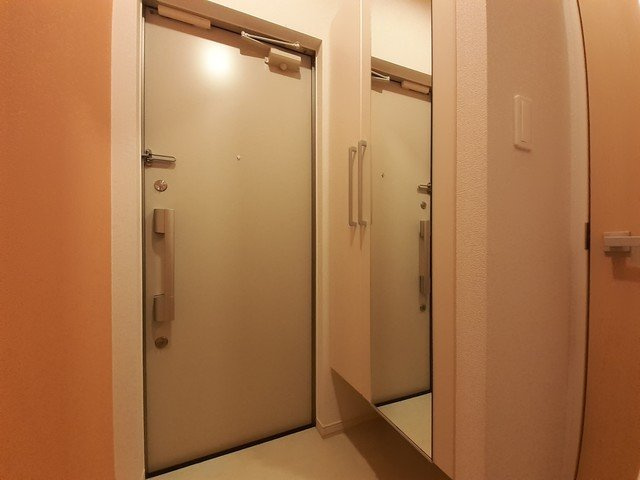 カルバス　ヴィラージュの玄関