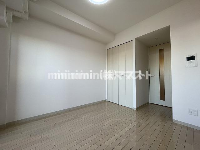 エステムプラザ難波ＷＥＳＴリバークロスの居間・リビング