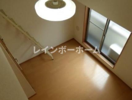 ピュア氷川台二番館の居間・リビング