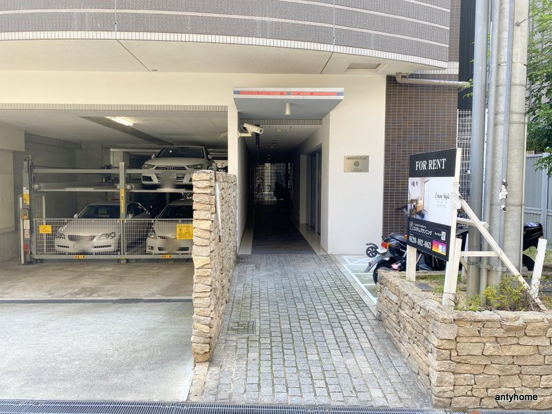 エステムコート難波EASTレオルガ　仲介手数料無料のエントランス