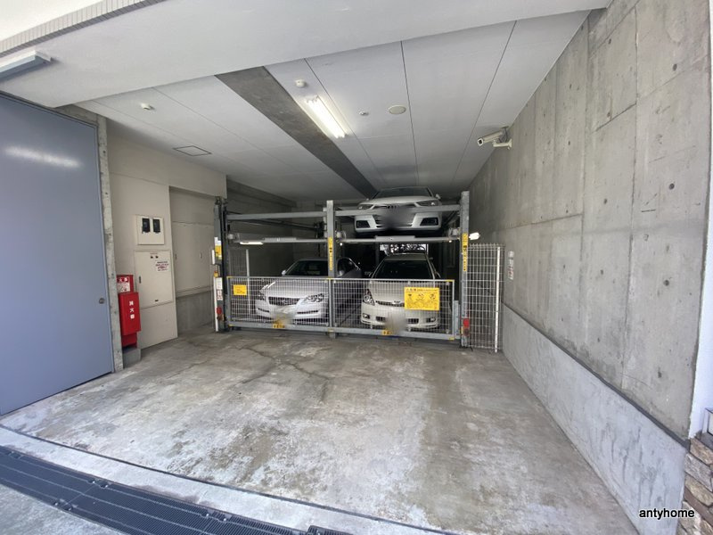 エステムコート難波EASTレオルガ　仲介手数料無料の駐車場