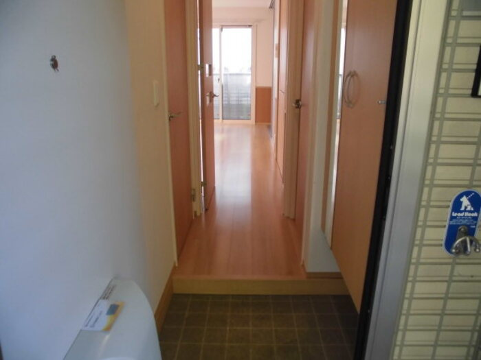 川崎市麻生区下麻生２丁目のアパートの玄関