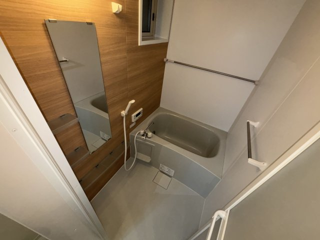 川崎市麻生区下麻生２丁目のアパートの浴室