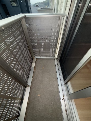 川崎市麻生区下麻生２丁目のアパートのバルコニー