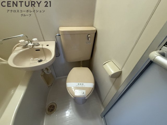 浴室内にトイレがあります☆

