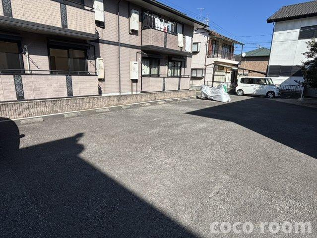 グランシャリオA棟の駐車場
