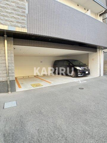 アドバンス大阪城北ルミウスの駐車場