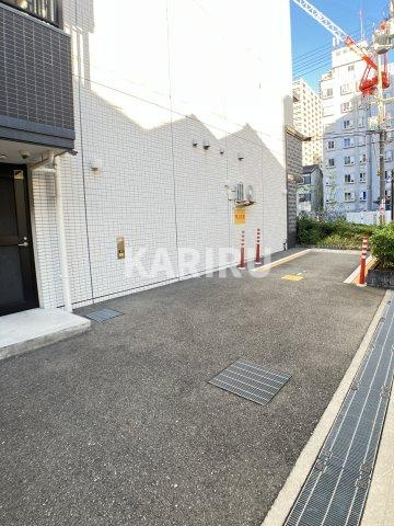 アドバンス大阪城北ルミウスの駐車場