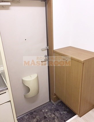 中野区本町１丁目のアパートの玄関