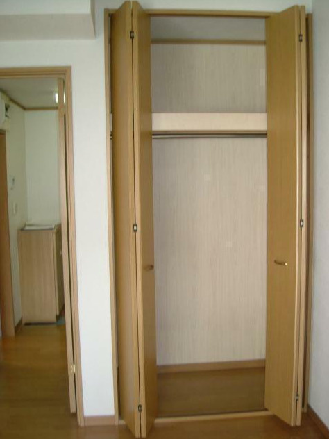 中野区本町１丁目のアパートの収納