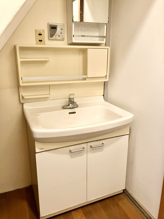 三山戸建の洗面所