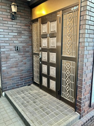 三山戸建のエントランス