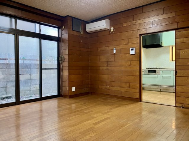 三山戸建の居間・リビング