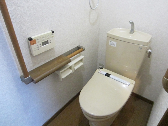 コートＭ＆Ａ　Ｐａｒｔ６のトイレ|温水洗浄便座付きです