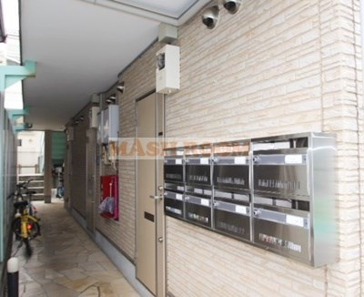 杉並区堀ノ内２丁目のアパートのエントランス