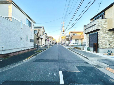 【前面道路含む現地写真】 | 足立区佐野2丁目新築分譲住宅 | 全面道路