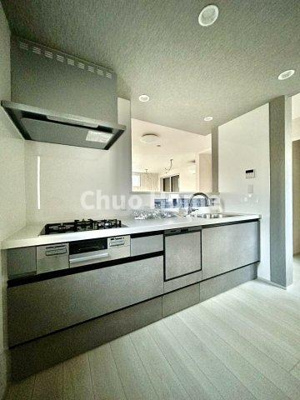 【キッチン】 | 足立区佐野2丁目新築分譲住宅 | ワイドで収納豊富なシステムキッチン