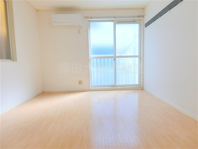 サンティーナSの居間・リビング|角部屋2面採光の洋室