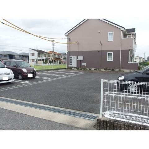 クレストールピュアの駐車場
