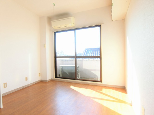 ブリリアント神路の居間・リビング