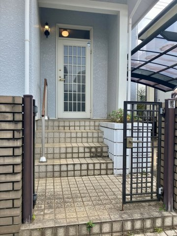 中富南戸建のエントランス