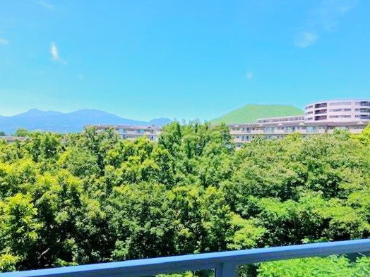 スカイリゾート伊豆高原の展望|右奥に大室山が見える