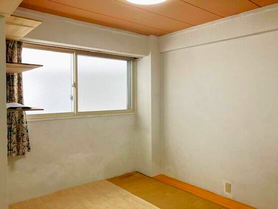 スカイリゾート伊豆高原の洋室|玄関から左手の洋室