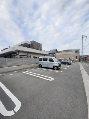 【駐車場】 | ラヴィーン（ＲＡＶＩＮＥ）Ⅰ | 駐車場に車を止められます