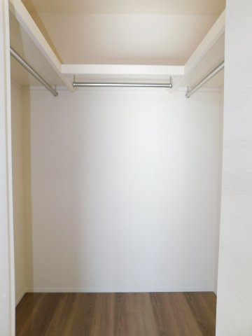 愛西市諸桑町郷城の新築一戸建の収納|◇大容量ウォークインクローゼット◇　　大きな荷物もしっかり収納できます♪