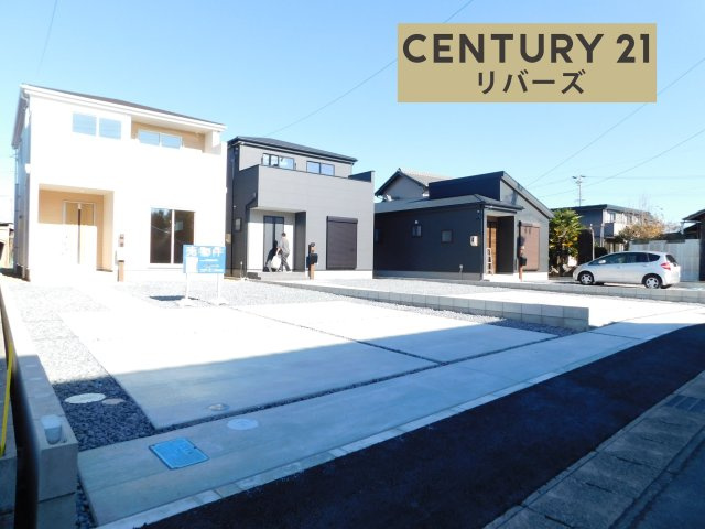 愛西市諸桑町郷城の新築一戸建の前面道路含む現地写真|☆１号棟☆　　新価格！！いつでもご案内出来ます♪（お問合せ当日、平日、水曜、夜間でもＯＫ）　敷地６２．９７坪！　南向き！　駐車最大６台ＯＫ！　５ＬＤＫ！　広い庭付き♪