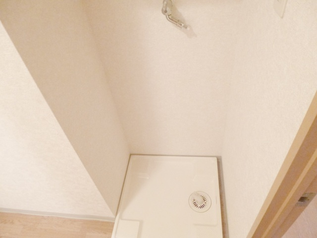 サル・ドュ・セジュールのキッチン|小窓のついてるキッチンです☆