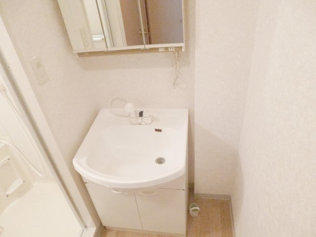 サル・ドュ・セジュールの収納|洗濯機置き場あります