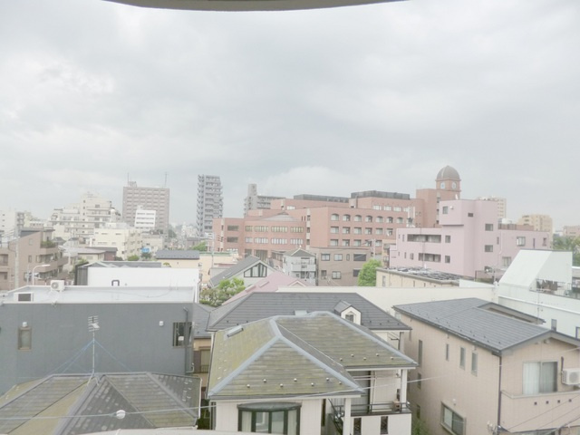 サル・ドュ・セジュールの内装|安心なドアﾛック付きです