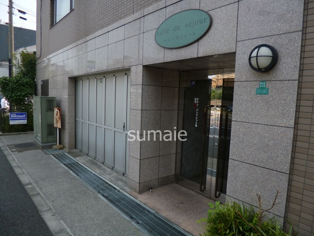 サル・ドュ・セジュールのエントランス