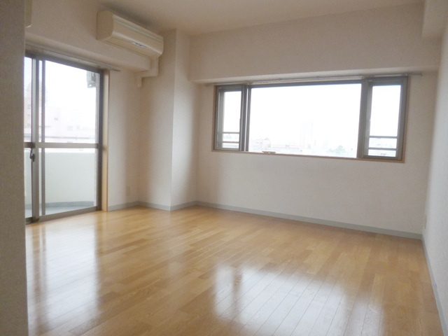 サル・ドュ・セジュールの居間・リビング|広いお部屋です( ^^) _U