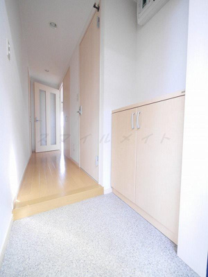 【玄関】 | レガート横浜 | 明るい玄関です