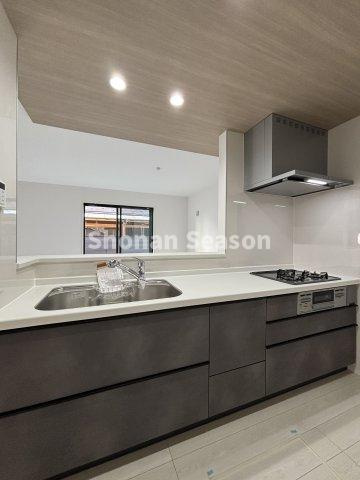 【キッチン】 | 広いシンクや作業台で、家事効率もUPいたします。