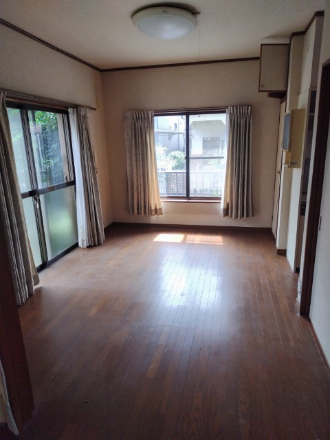 ６４０７０　岐阜市粟野西中古戸建ての洋室