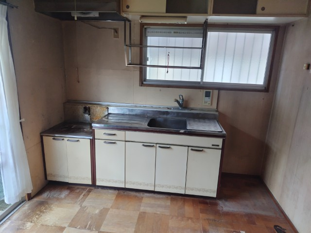 ６４０７０　岐阜市粟野西中古戸建てのキッチン